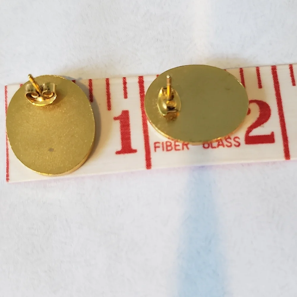 Official Wendy's Cameo Post Earings - Picture 3 of 4